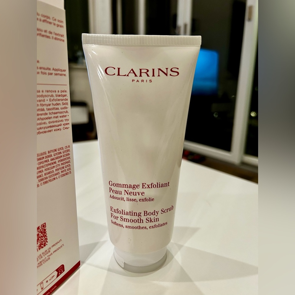Brand New Clarins Exfoliating Body Scrub and Brush (sealed) - Picture 2 of 6